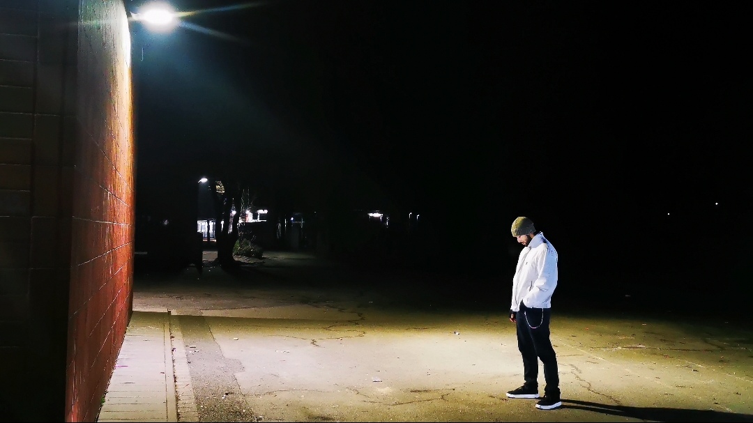 01. MANN IM MOND - Trafalgar47