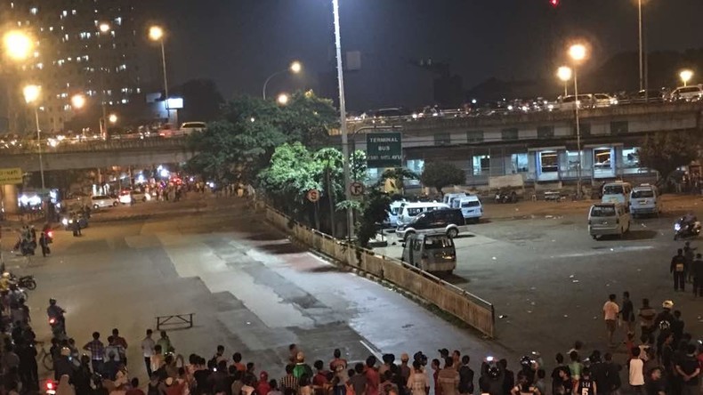 Selbstmordattentäter jagt sich am Busbahnhof in Jakarta in die Luft