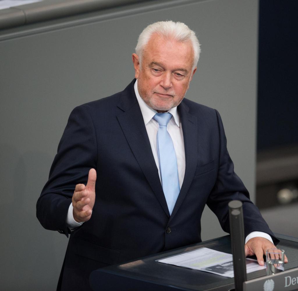 Kubicki attackiert Spahn und Merkel: “Völlig falsche Zahl bei Corona-Bewertung”