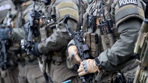 40 Maschinenpistolen geliehen Berliner Polizei bettelt Bundeswehr um Waffen an