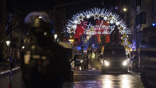 Schießerei am Weihnachtsmarkt  Drei Tote bei Anschlag in Straßburg – Grenzkontrollen