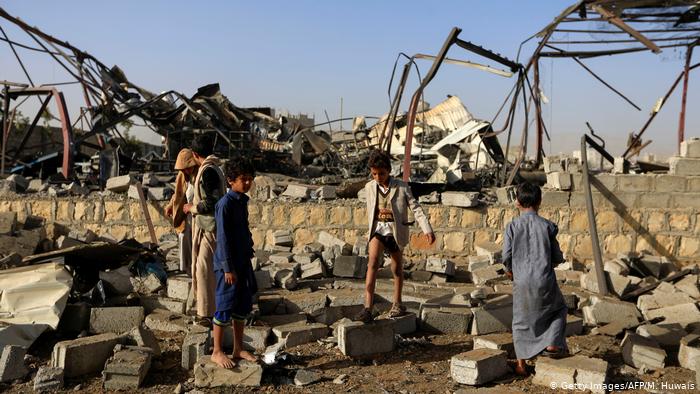 Bombardierungen werfen Jemen eine Generation zurück