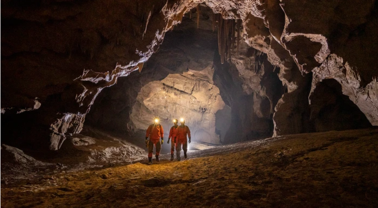 In der Zukunft werden Menschen wieder in Höhlen leben – im All